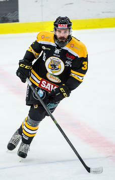Panterns Björn Karlssonunder ishockeymatchen i