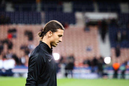 s Zlatan Ibrahimovic värmer upp