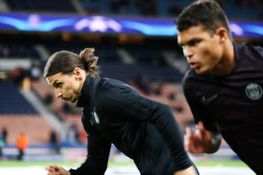 s Zlatan Ibrahimovic värmer upp