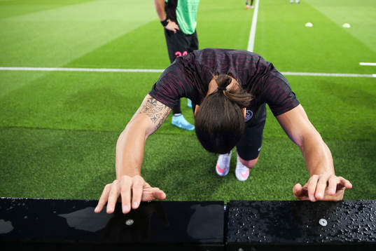 s Zlatan Ibrahimovic värmer upp