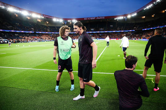 s Zlatan Ibrahimovic värmer upp