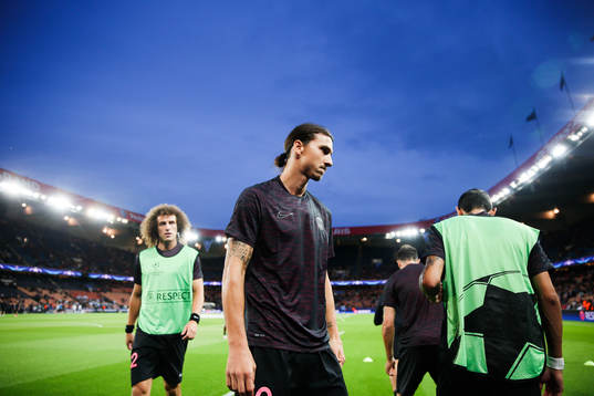 s Zlatan Ibrahimovic värmer upp