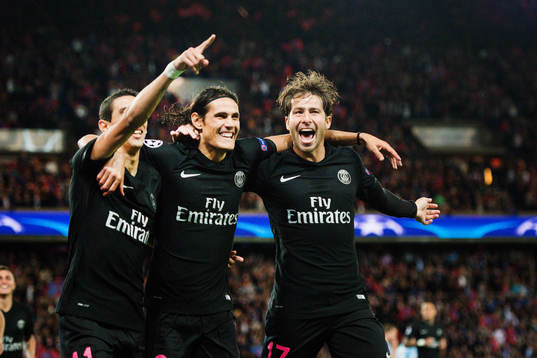 s Angel Di Maria gör 1-0 och jublar med Edison Cavanio