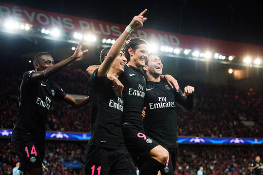 s Angel Di Maria gör 1-0 och jublar med Edison Cavanio,