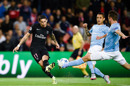 s Angel Di Maria gör 1-0 bakom målvakt Johan Wiland, Kari