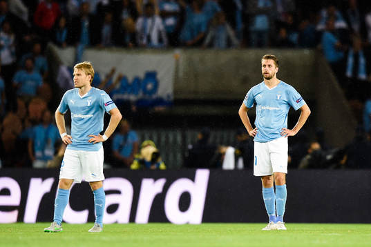 Malmö FFs Kari Arnason deppar
