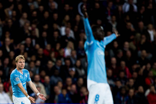 Malmö FFs Oscar Lewicki reagerar på ett dumslut