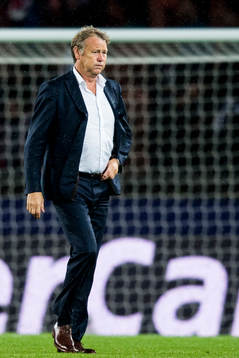 Malmö FFs tränare Åge Hareide lämnar planen