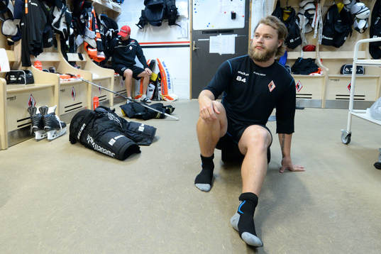 Karlskronas Jimmy Andersson värmer upp och tänjer ut