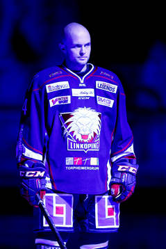 Linköpings nyförvärv Chad Billins innan ishockeymatchen