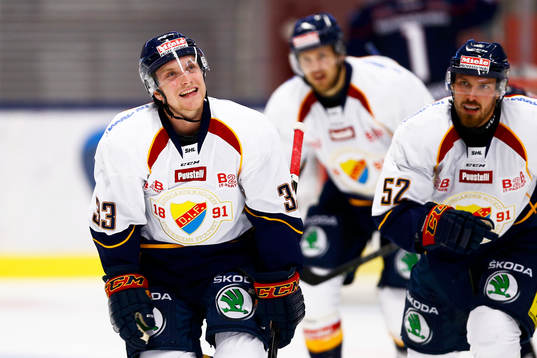 Djurgårdens Linus Hultström jublar