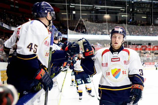Djurgårdens Alexander Falk och Linus Hultström jublar