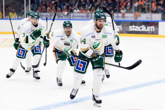 Färjestads Milan Gulas jublar