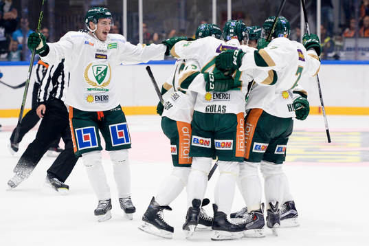 Färjestads Milan Gulas jublar