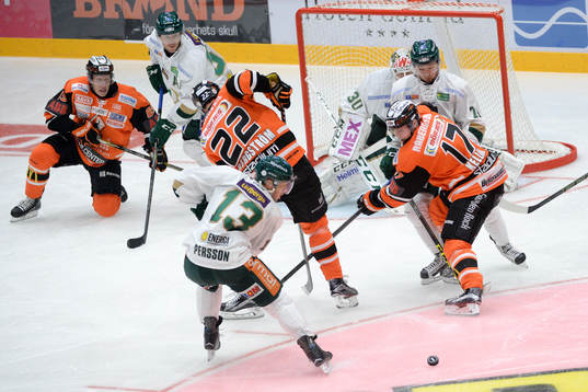 Karlskronas Joel Kellman missar pucken