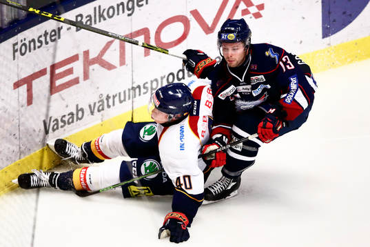 Djurgårdens Tomi Sallinen och Linköpings Andrew Gordon