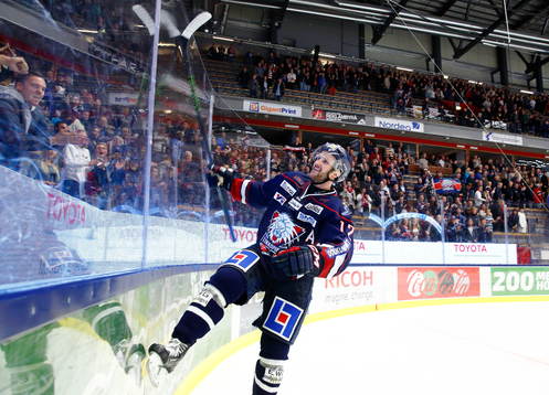 Linköpings Sebastian Karlsson jublar