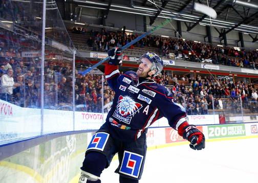 Linköpings Sebastian Karlsson jublar