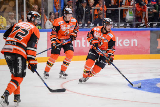 Karlskronas Vyacheslav Trukhno med pucken