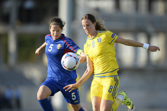 Sveriges Lotta Schelin och Moldaviens Elena Porojniuc