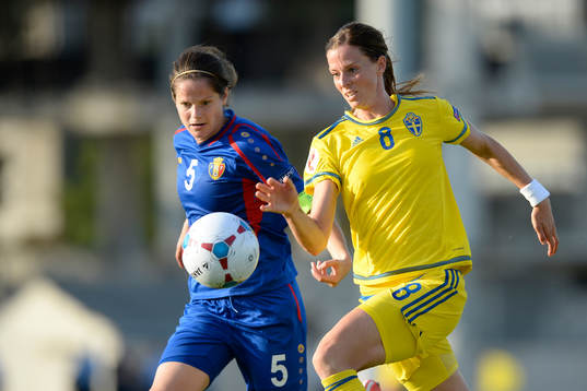 Sveriges Lotta Schelin och Moldaviens Elena Porojniuc