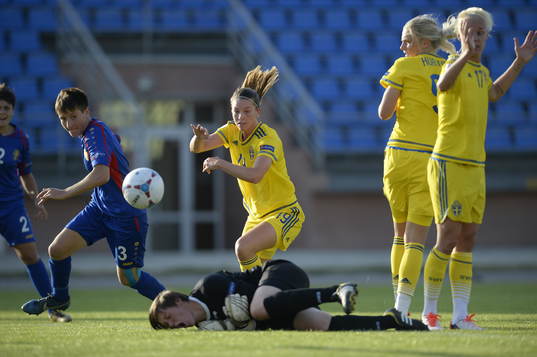 Sveriges Pauline Hammarlund och Moldaviens Anna Zatusevscaia