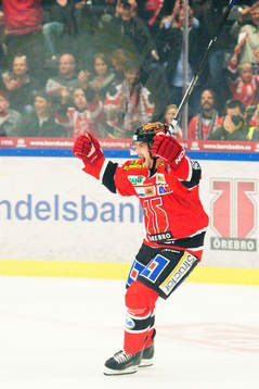 Örebros Jakub Petruzalek jublar