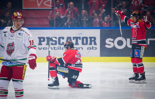 Örebros Joel Mustonen gör 1-0 och jublar