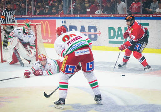 Örebros Johan Wiklander och Modos Modos målvakt Adam