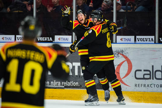 Brynäs Jacob Blomqvist och Mathias Porseland jublar