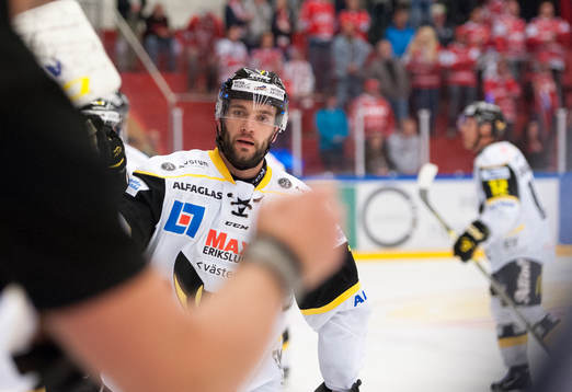 Västerås Charlie Cook  jublar