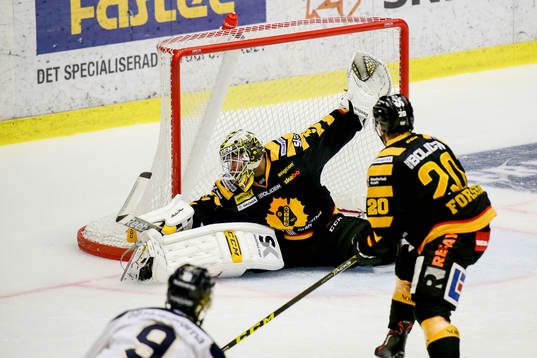 Skellefteås målvakt Markus Svensson släpper in 1-1