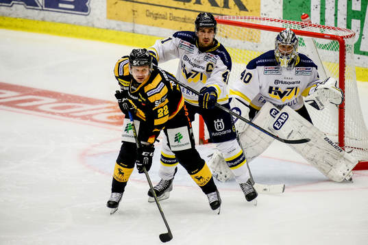 s  Chris Campoli  och målvakt Erik Ersberg