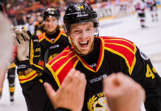 Brynäs Jacob Blomqvist jublar
