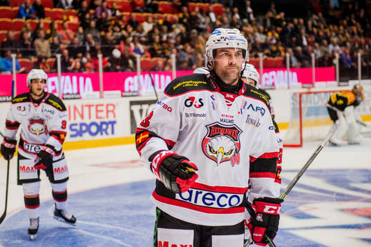 Malmö Redhawks Kent McDonell jublar