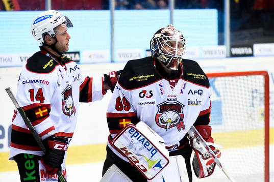 Malmö Redhawks Derek Meech och målvakt Oscar Alsenfelt