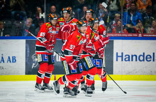 Örebros Johan Motin gör 4-1 och jublar med Kalle Olsson