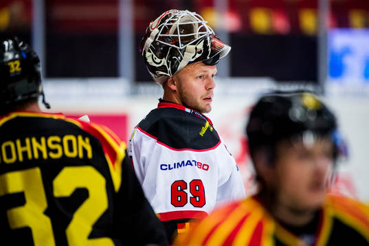 Malmö Redhawks målvakt Oscar Alsenfelt före