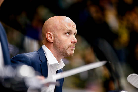 s  assisterande tränare Tim Britén