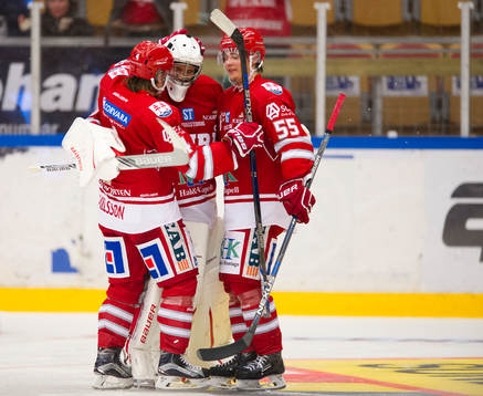 Timrås Marcus Boman och Mattias Nilsson kramar om