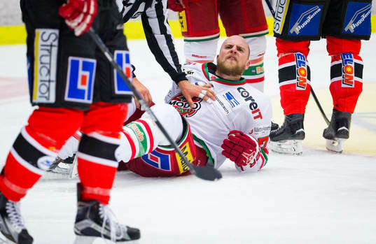 Modos Niklas Torp är arg