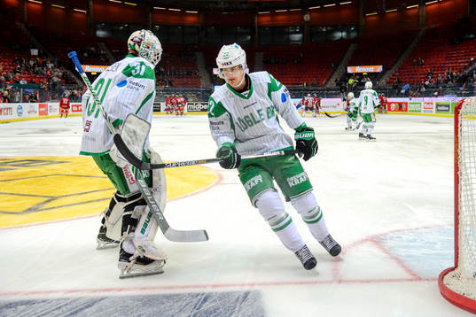 Rögles målvakt Lars Volden och Sebastian Wännström