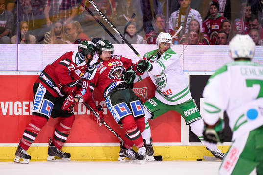 Frölundas Robin Figren och Ryan Lasch  och Rögles Ivan