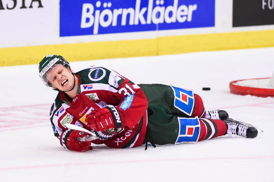 Frölundas Nicklas Lasu  grinar illa