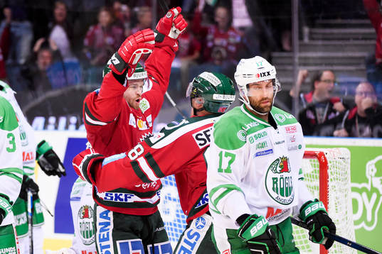 Frölundas Andreas Johnson och Spencer Abbott jublar