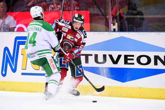 Frölundas Artturi Lehkonen och Rögles Jordan Smotherman