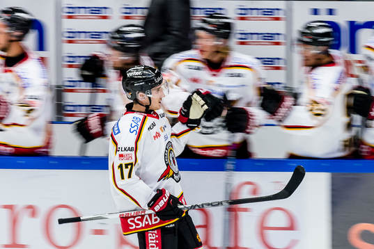 Luleås Bill Sweatt jublar