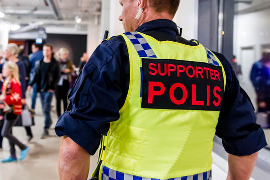 Supporterpolis på plats