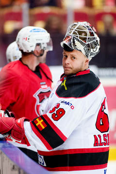 Malmö Redhawks målvakt Oscar Alsenfelt deppar före