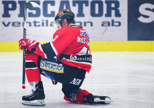 Örebros Joel Mustonen gör 1-0 och jublar